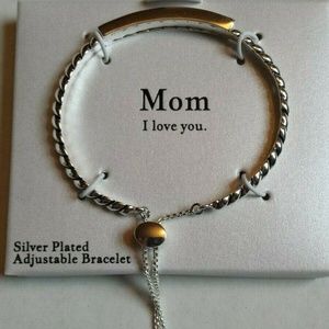 Gratitude & Grace "Mom Love you" Charm Bracelet